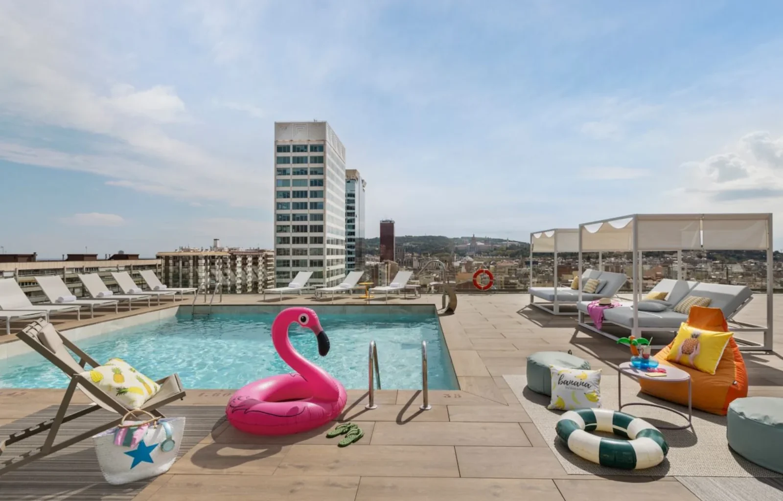 Moxy Barcelona Rooftop Swimmingpool