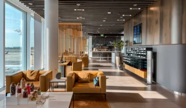 Miles & More erlaubt jetzt beim Zugang zu den First Class Lounges zwei Begleitpersonen für HON Circle Mitglieder
